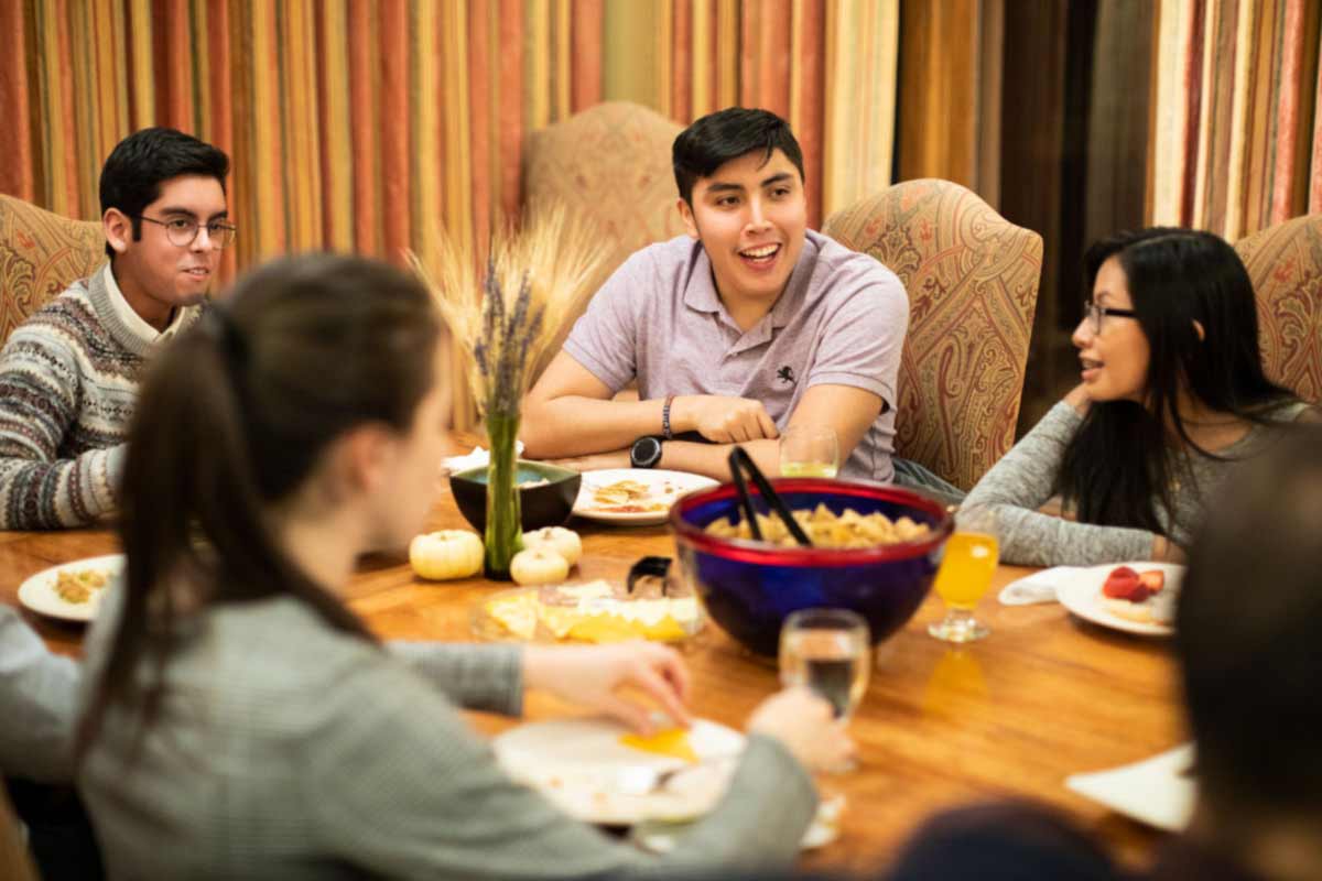 Students part of Latino Scholars attending social dinner with Habiger Institute