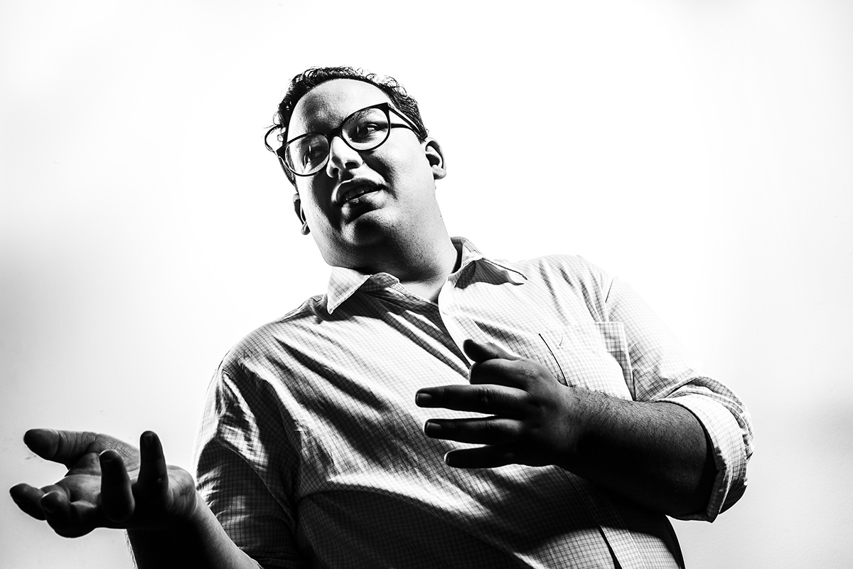 Studio headshot of economics alumnus José Munne.